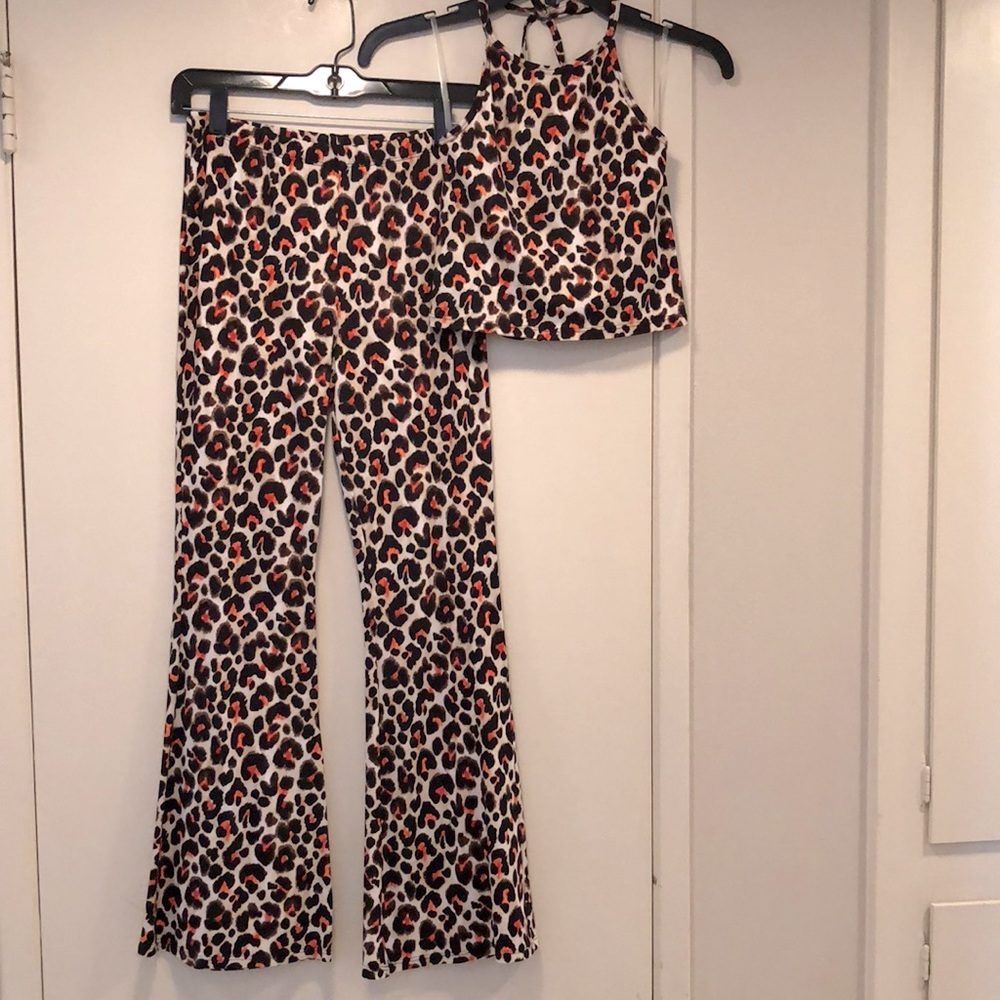 🆕2pc tank halter/flared pant set! soft brushed knit! animal print brown/orange!